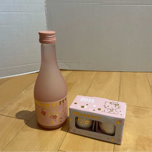 Hello Kitty Accessories New Hello Kitty Sake And Sake Cups Set